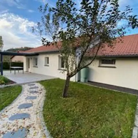 Maison De Camp. Plain-pied Avec Jardin, 2 Chambres, Terrasse Couverte, Proche Gerardmer Et Saint-die - Fr-1-589-386 *