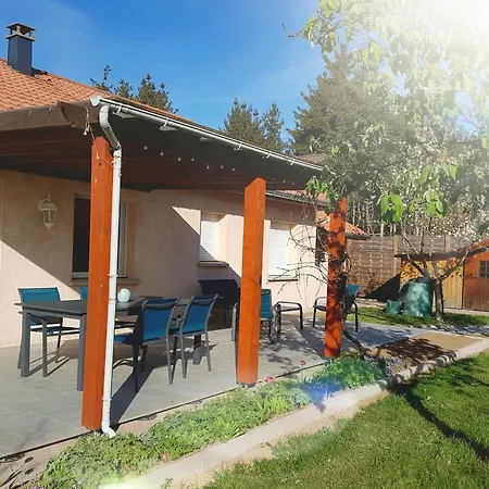 Maison De Camp. Plain-pied Avec Jardin, 2 Chambres, Terrasse Couverte, Proche Gerardmer Et Saint-die - Fr-1-589-386
